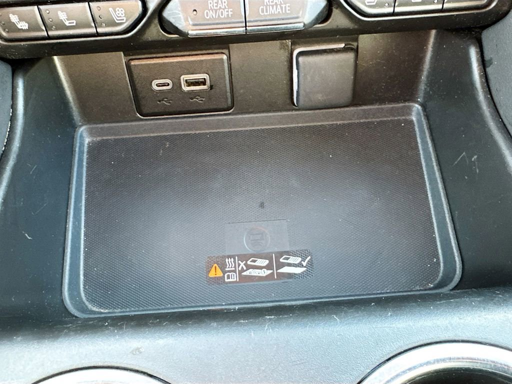 Used 2023 Chevrolet Suburban Premier image 26