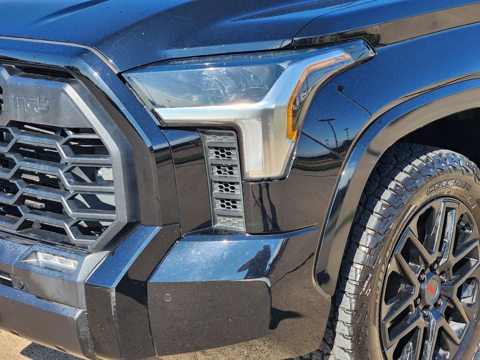 Used 2022 Toyota Tundra SR5 w/ TRD Sport Package AWD/4WD image 10