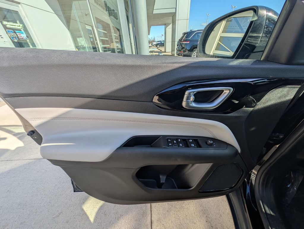 Used 2024 Jeep Compass Limited image 34