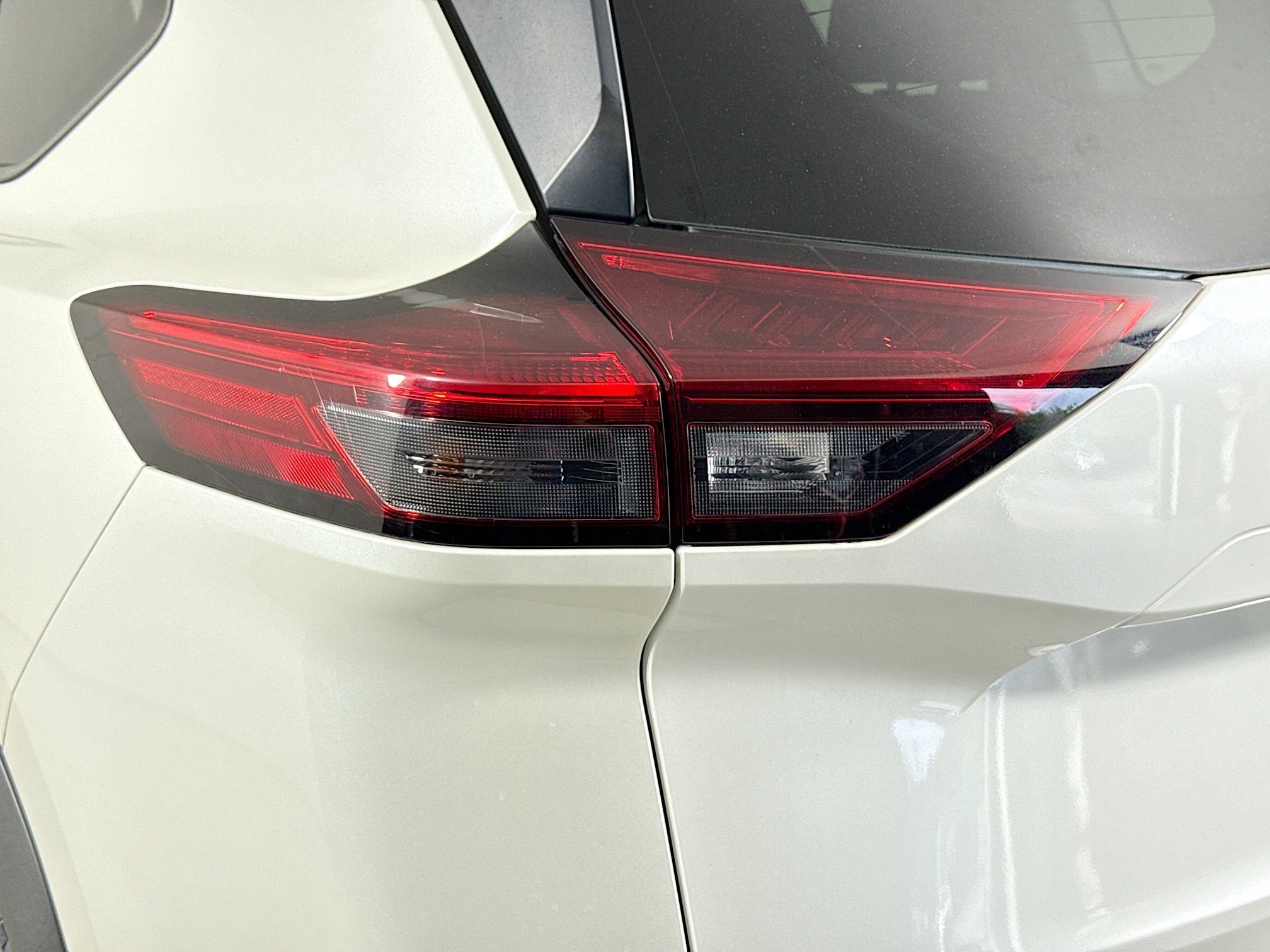 Used 2023 Nissan Rogue SV image 36