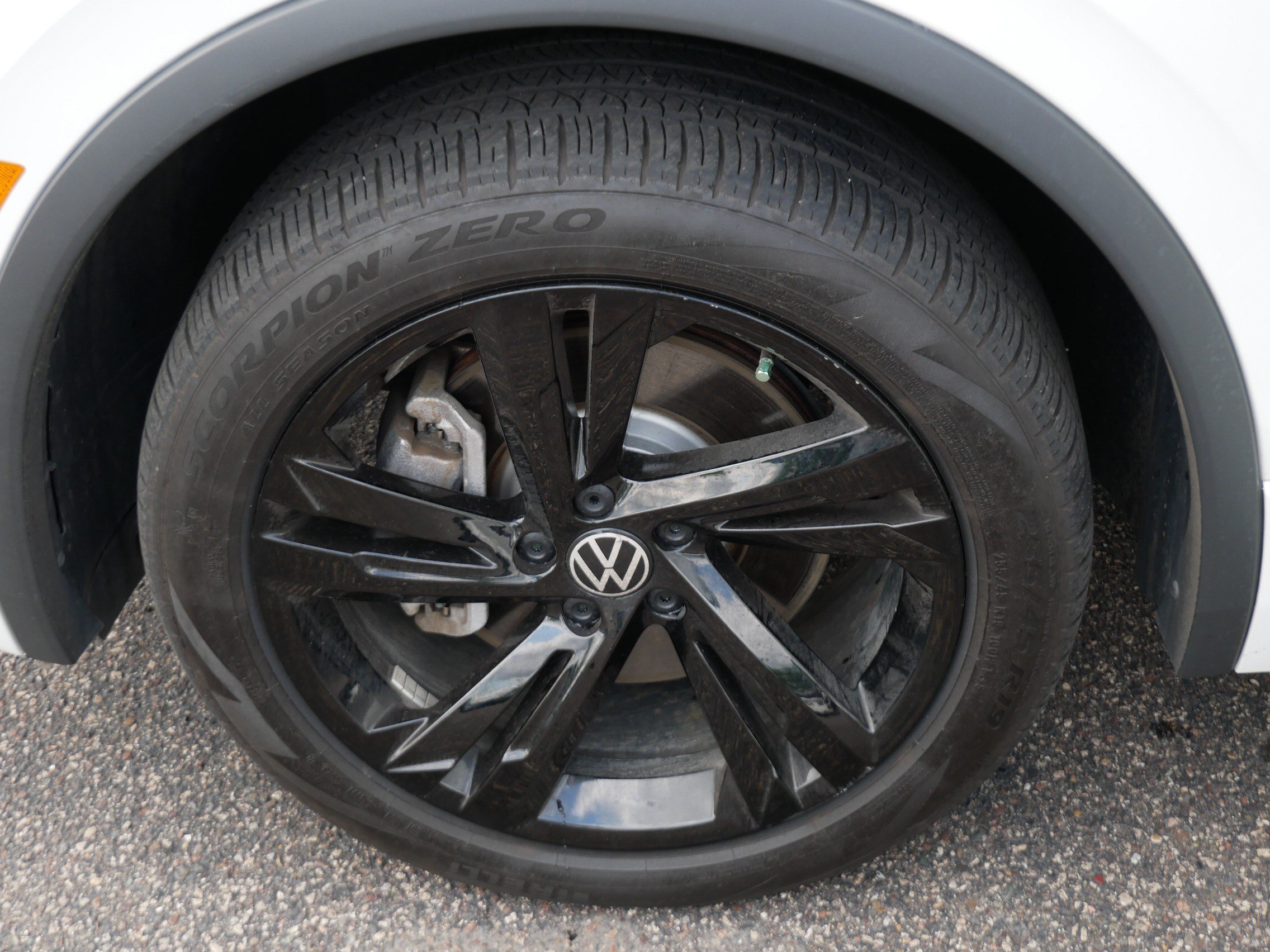 Used 2024 Volkswagen Tiguan SE R-Line AWD/4WD image 15