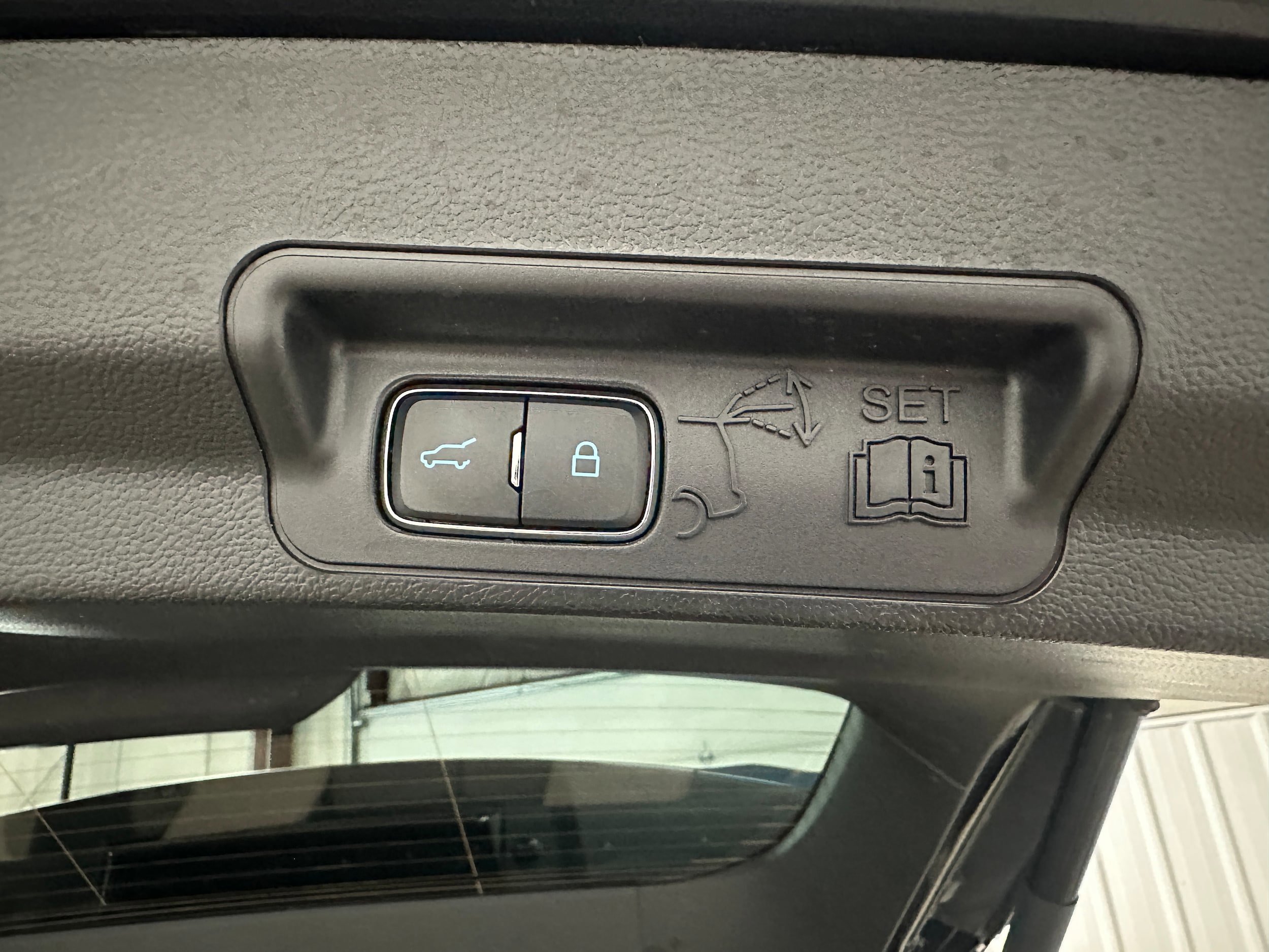 Used 2023 Ford Explorer XLT w/ Equipment Group 202A AWD/4WD image 31