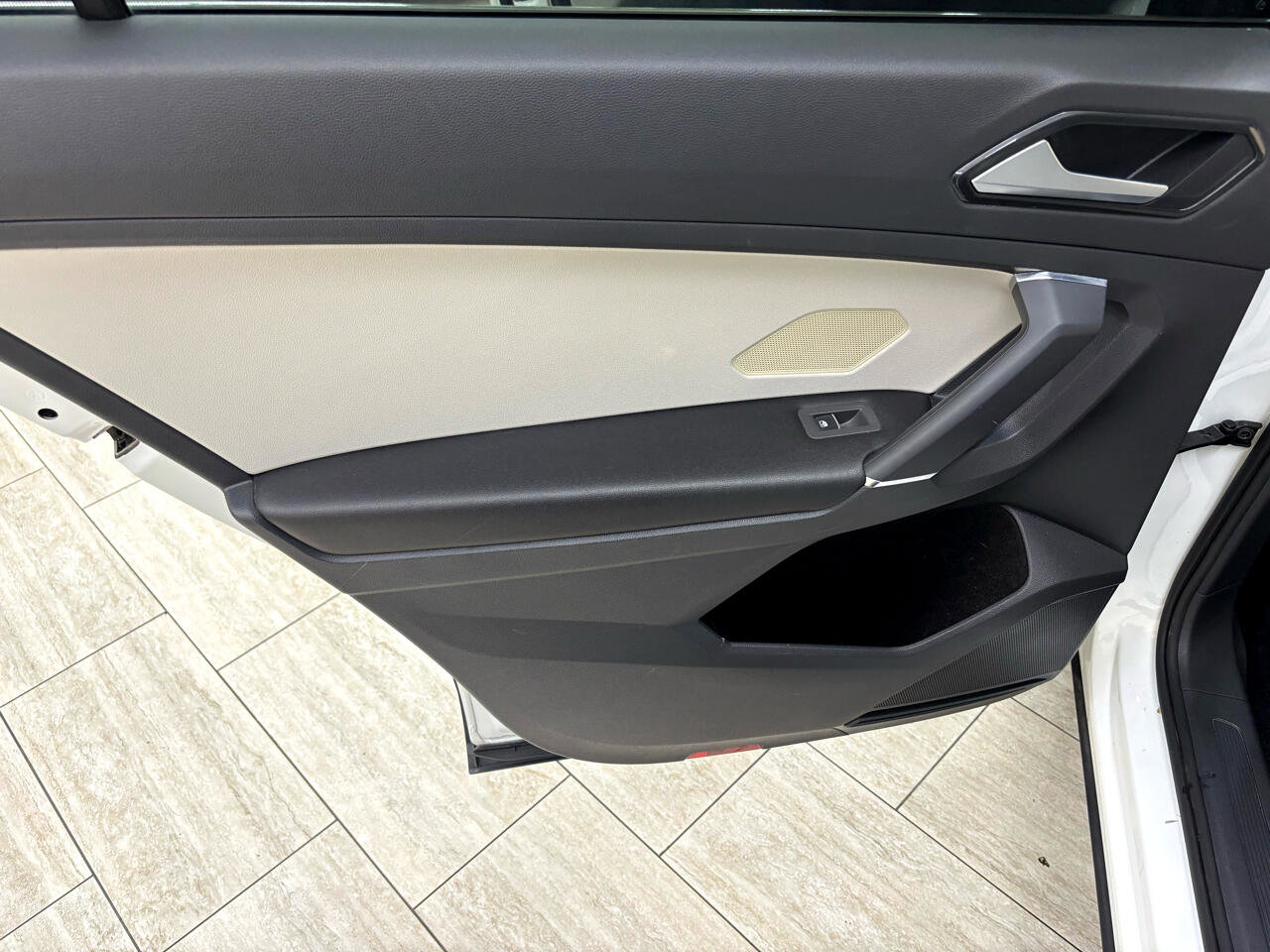 Used 2018 Volkswagen Tiguan SEL image 32