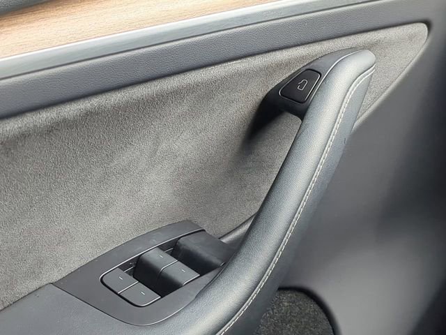 Used 2023 Tesla Model Y Long Range image 28