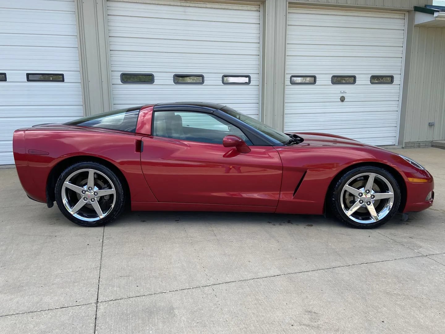 Used 2005 Chevrolet Corvette Coupe w/ Preferred Equipment Group RWD image 8