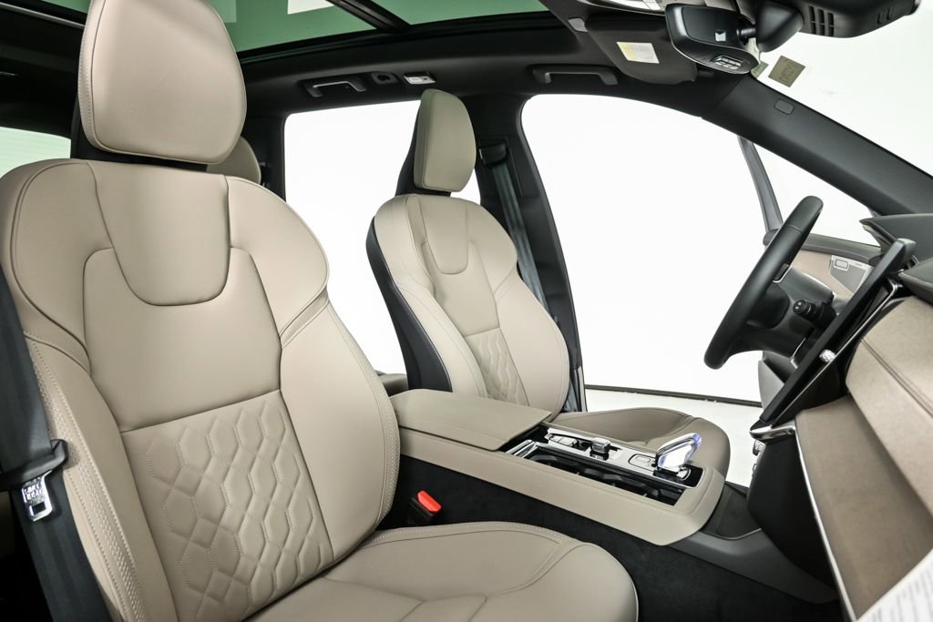 Used 2026 Volvo XC90 B6 Plus w/ Protection Package Premier AWD/4WD image 25