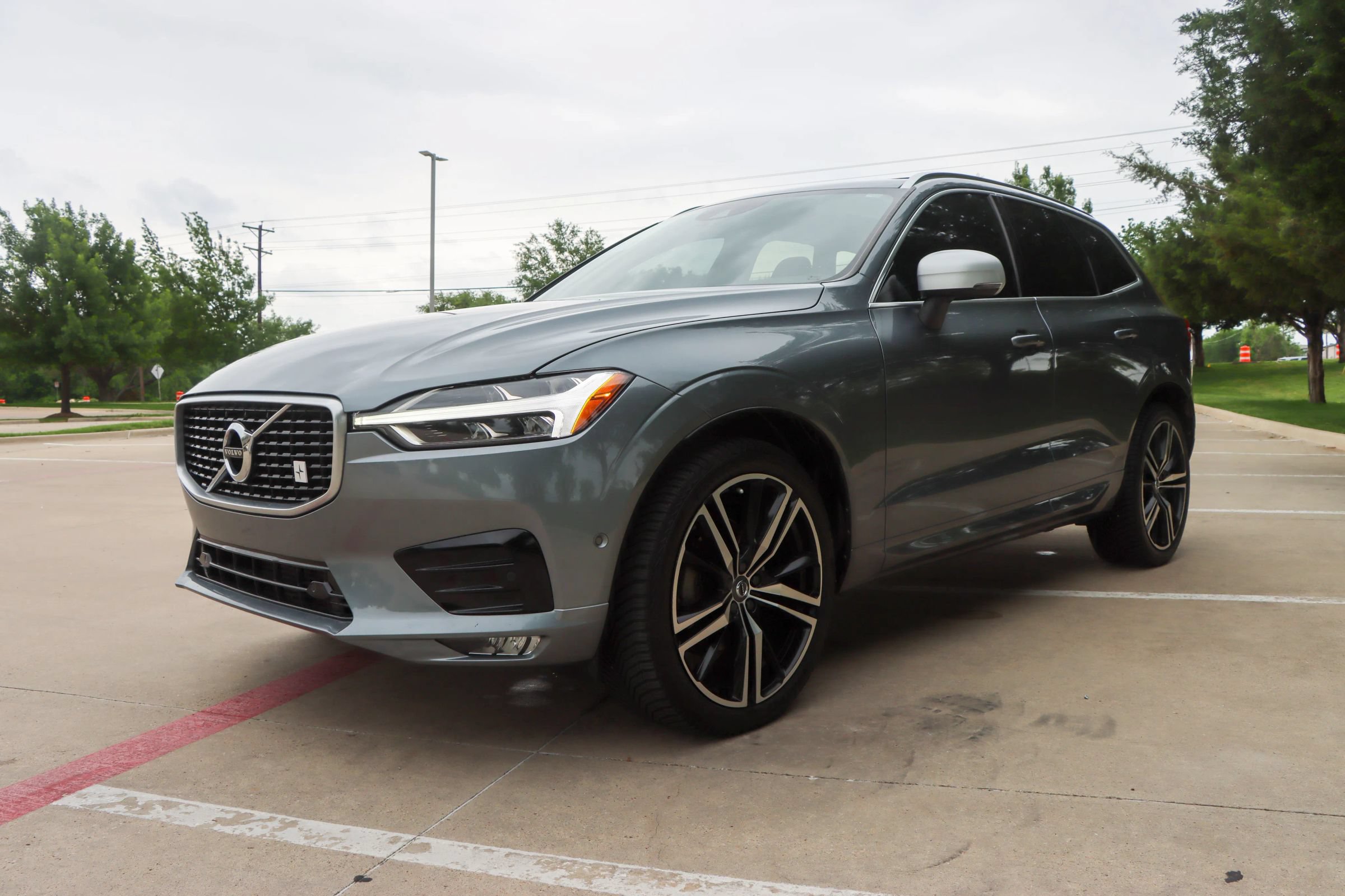 Used 2018 Volvo XC60 T5 R-Design w/ Convenience Package AWD/4WD image 3