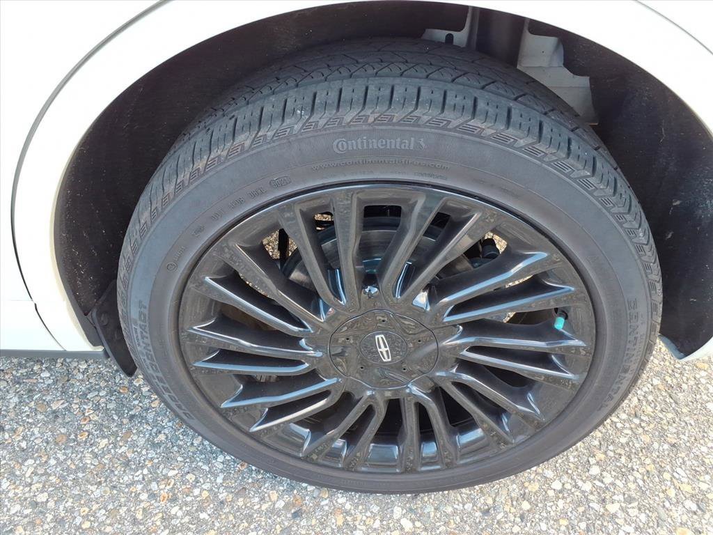 Used 2022 Lincoln Corsair Reserve w/ Equipment Group 201A image 9