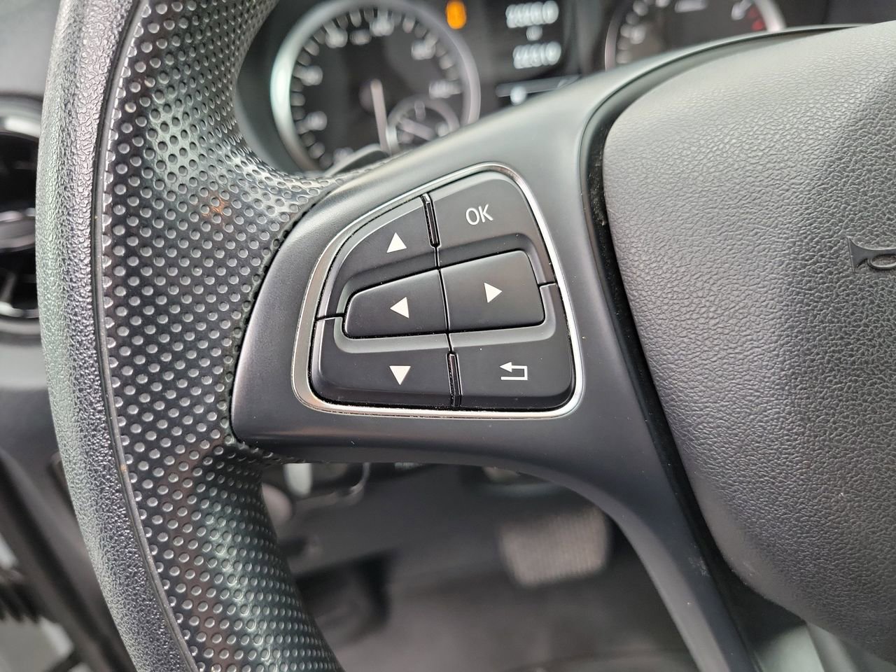Used 2023 Mercedes-Benz Metris image 21