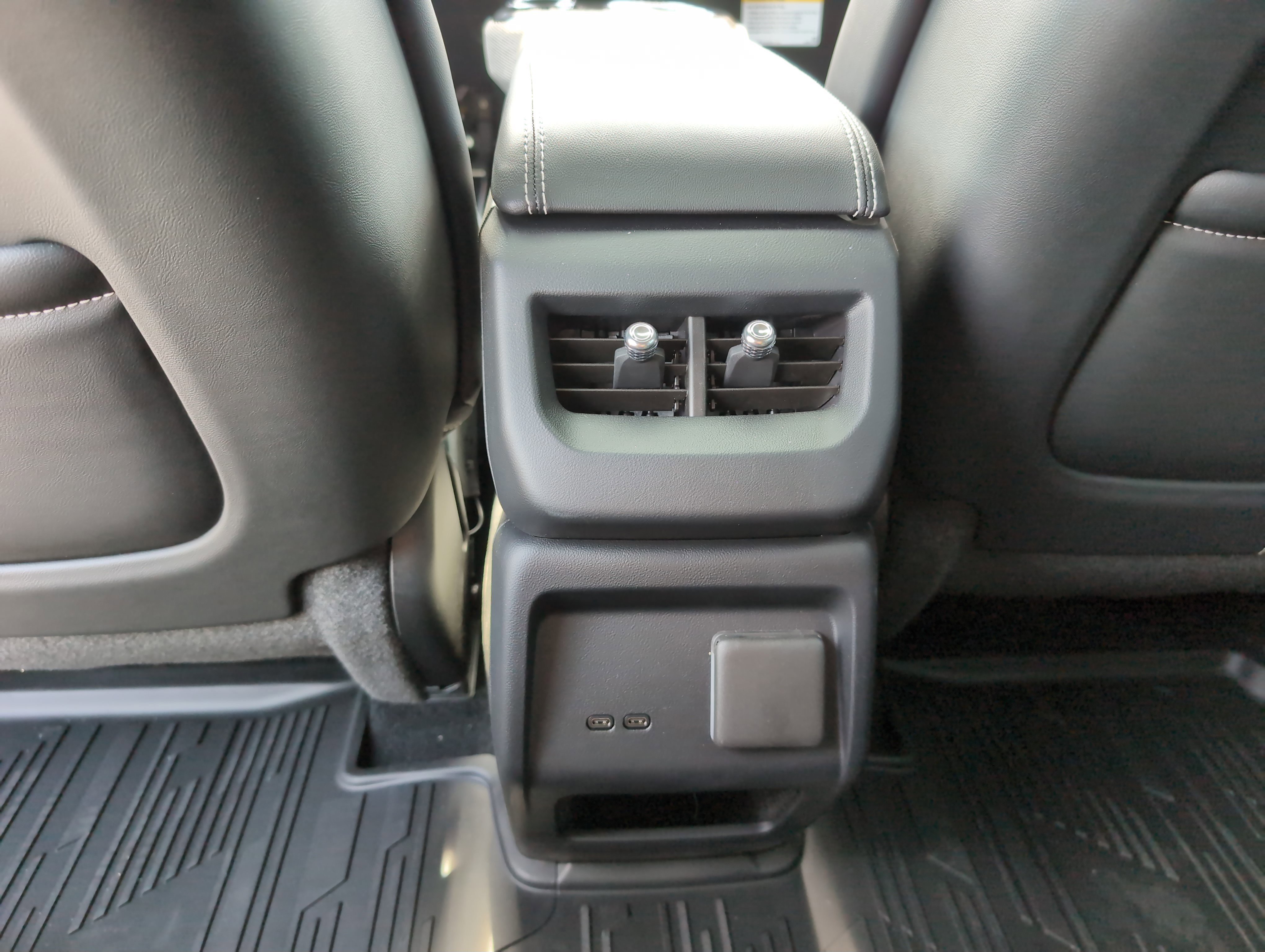 New 2025 Cadillac Optiq Luxury 1 image 27