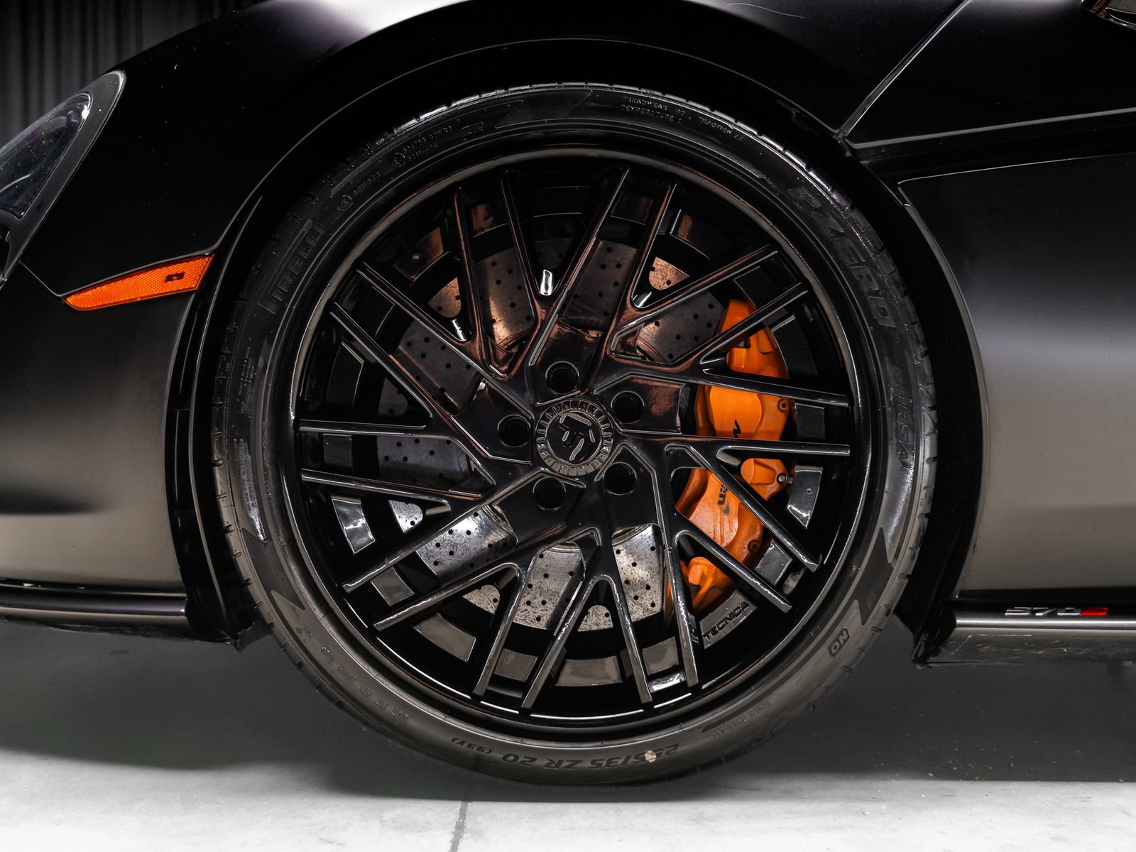 Used 2016 McLaren 570S Coupe RWD image 31