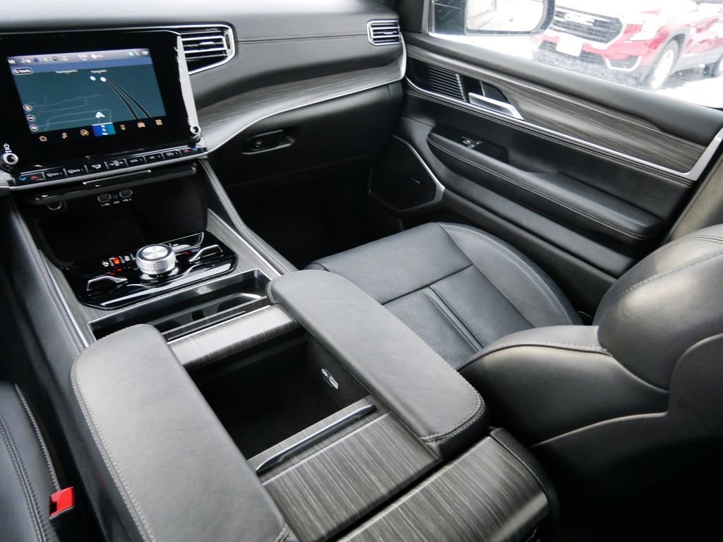 Used 2024 Jeep Wagoneer Series III image 15
