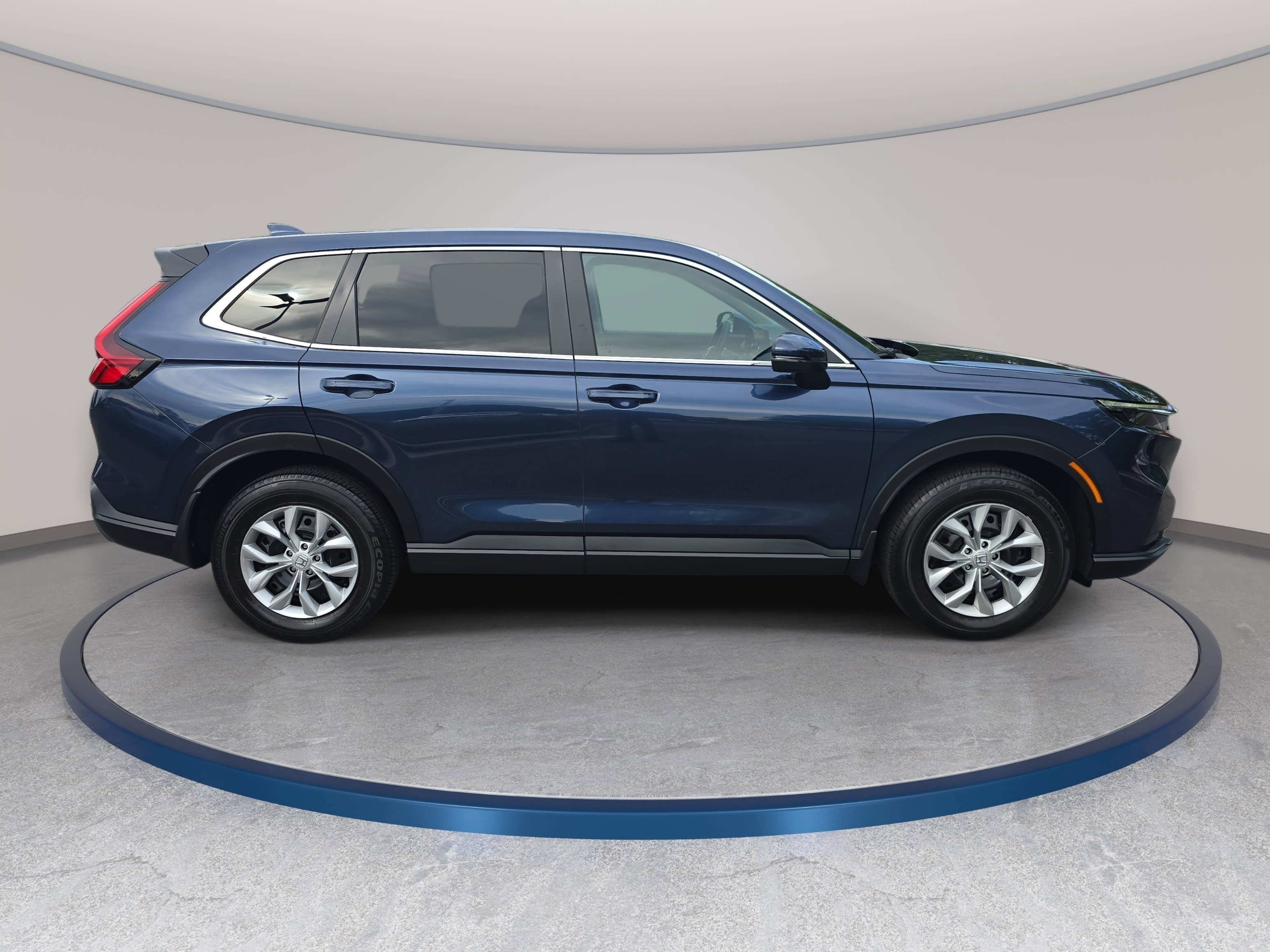 Used 2025 Honda CR-V LX image 4