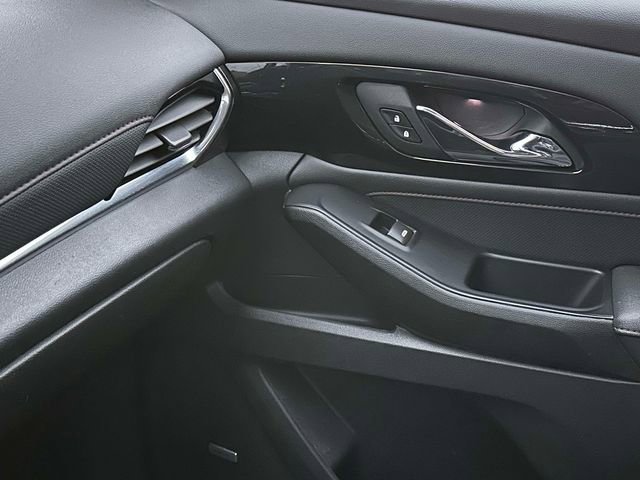 Used 2023 Chevrolet Traverse RS image 27