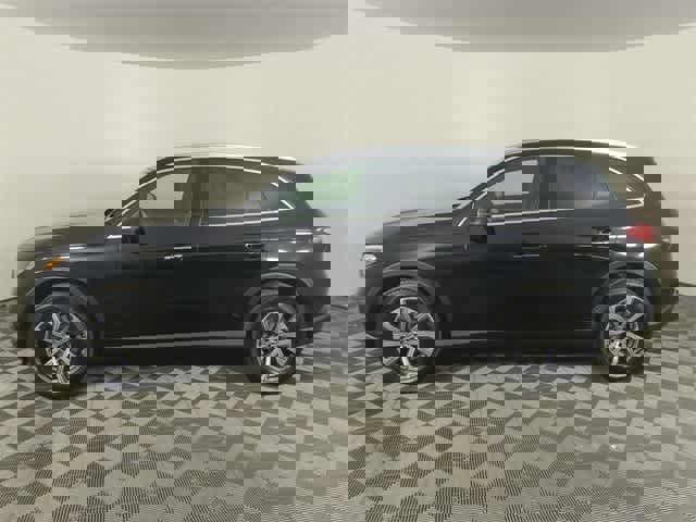 Used 2026 Mercedes-Benz GLC 300 4MATIC image 2