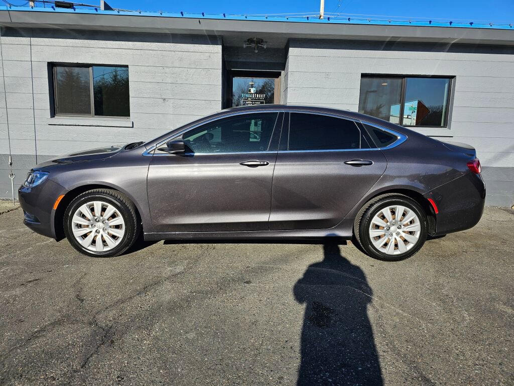 Used 2015 Chrysler 200 LX FWD image 4
