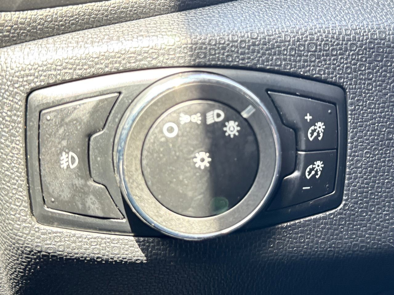 Used 2020 Ford EcoSport SE w/ SE Convenience Package image 27