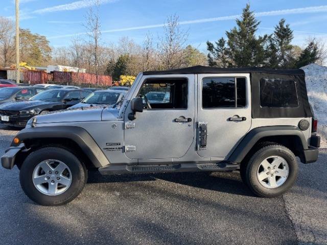 Used 2013 Jeep Wrangler Unlimited Sport image 2