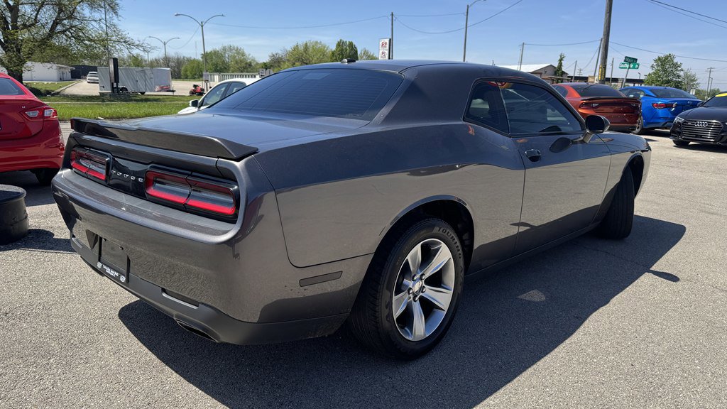 Used 2015 Dodge Challenger SXT RWD image 8