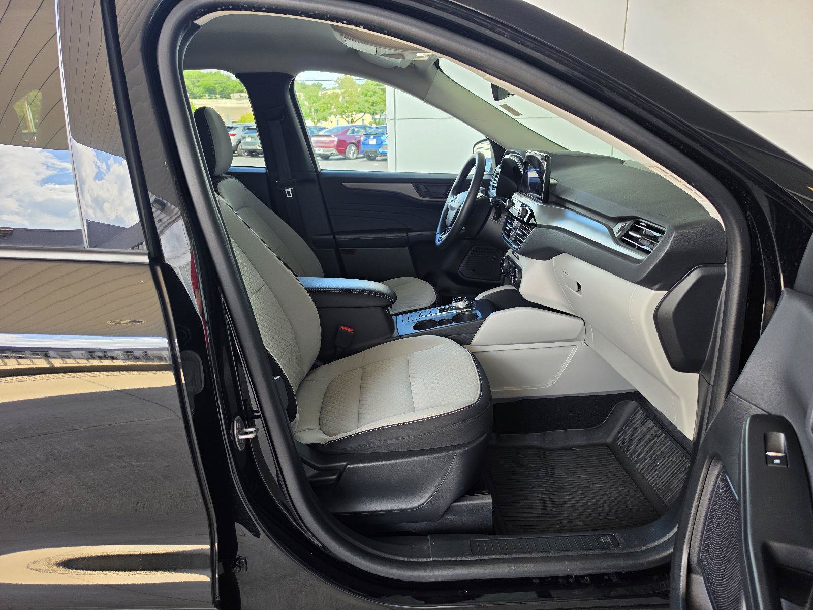 Used 2024 Ford Escape Active AWD/4WD image 9