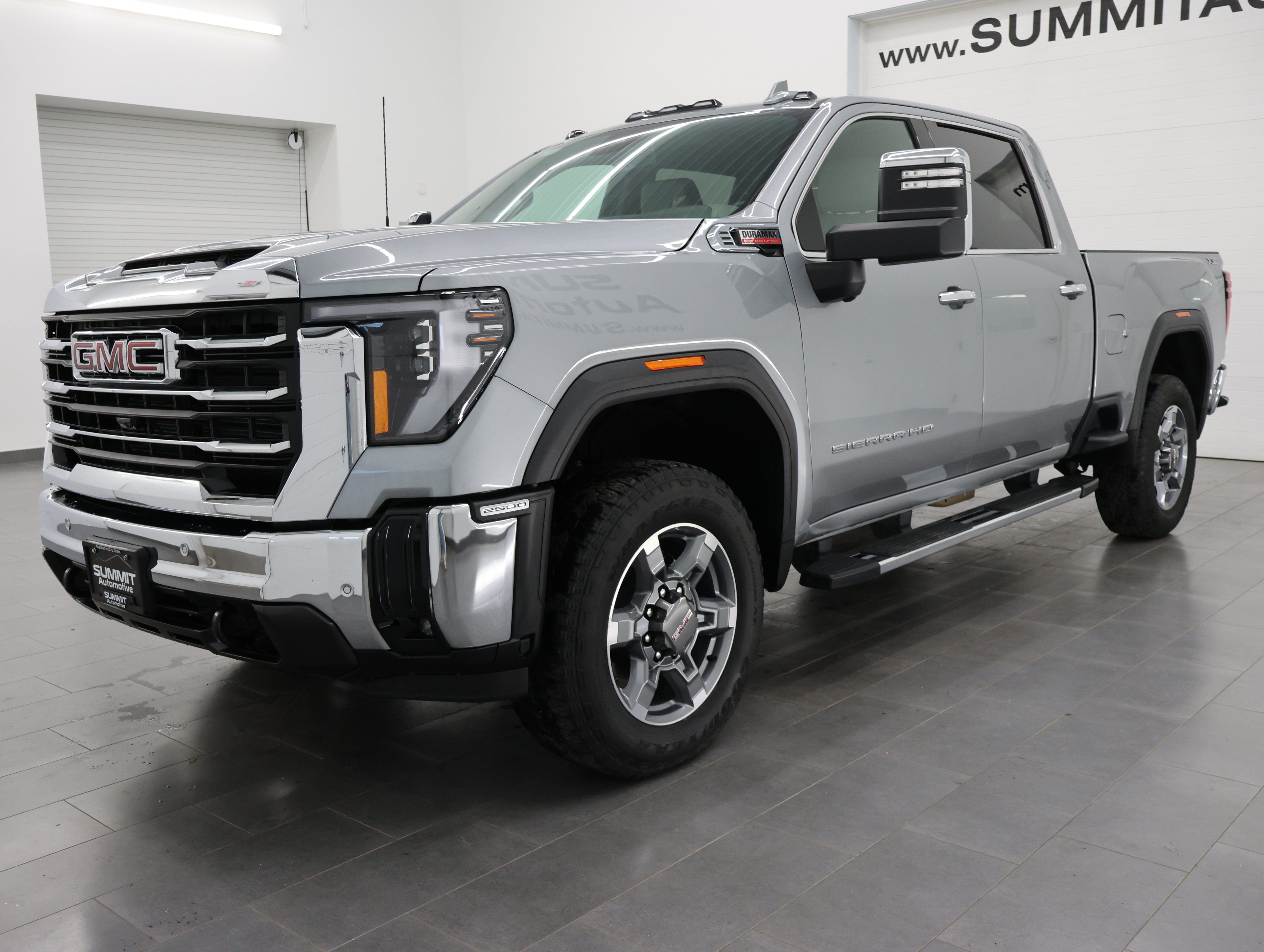 Used 2025 GMC Sierra 2500 SLT w/ SLT Premium Package AWD/4WD image 7