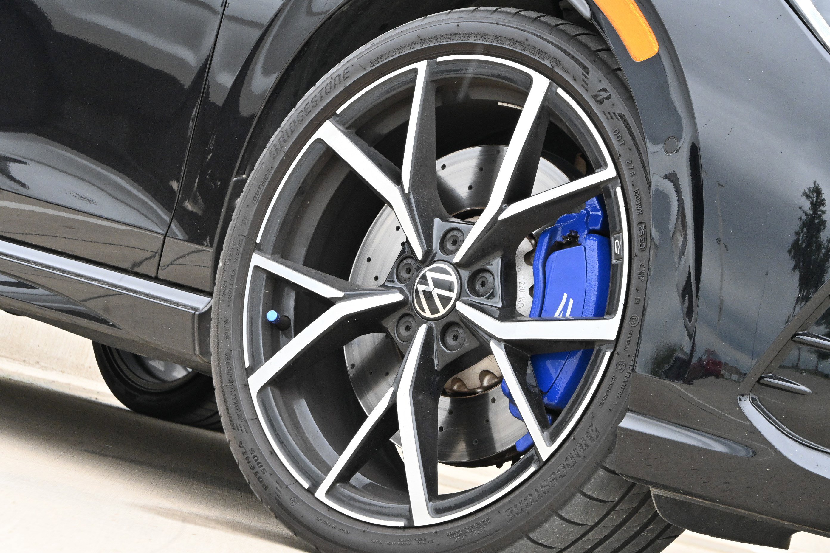 Used 2024 Volkswagen Golf R AWD/4WD image 6