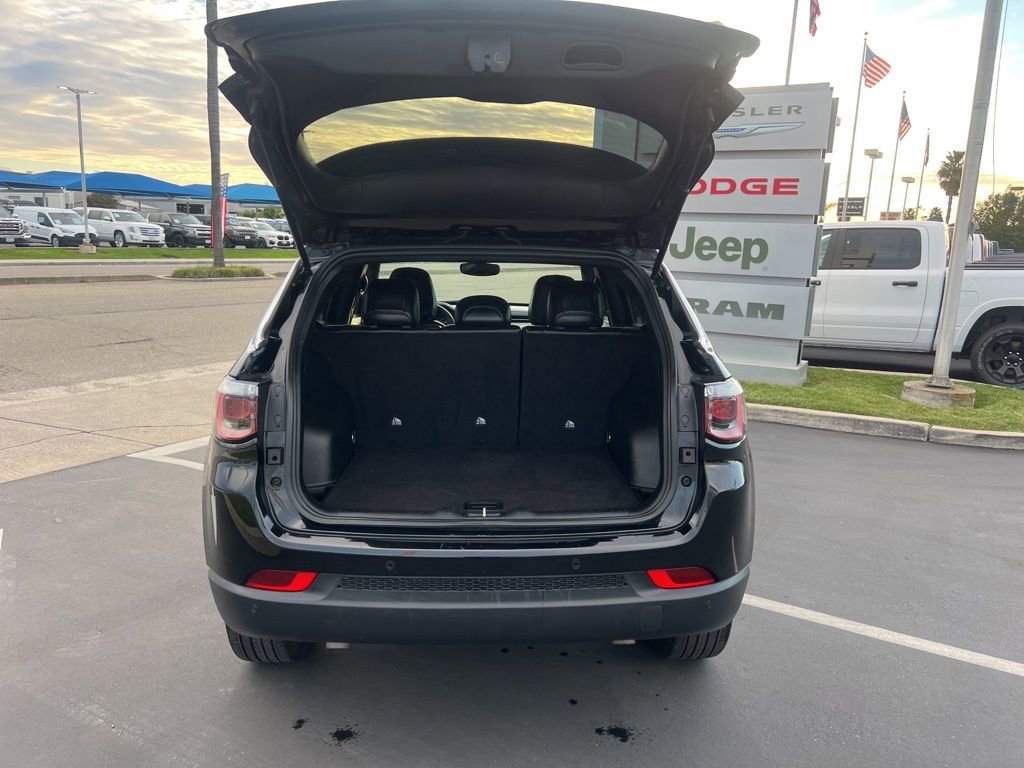 Used 2025 Jeep Compass Limited image 40