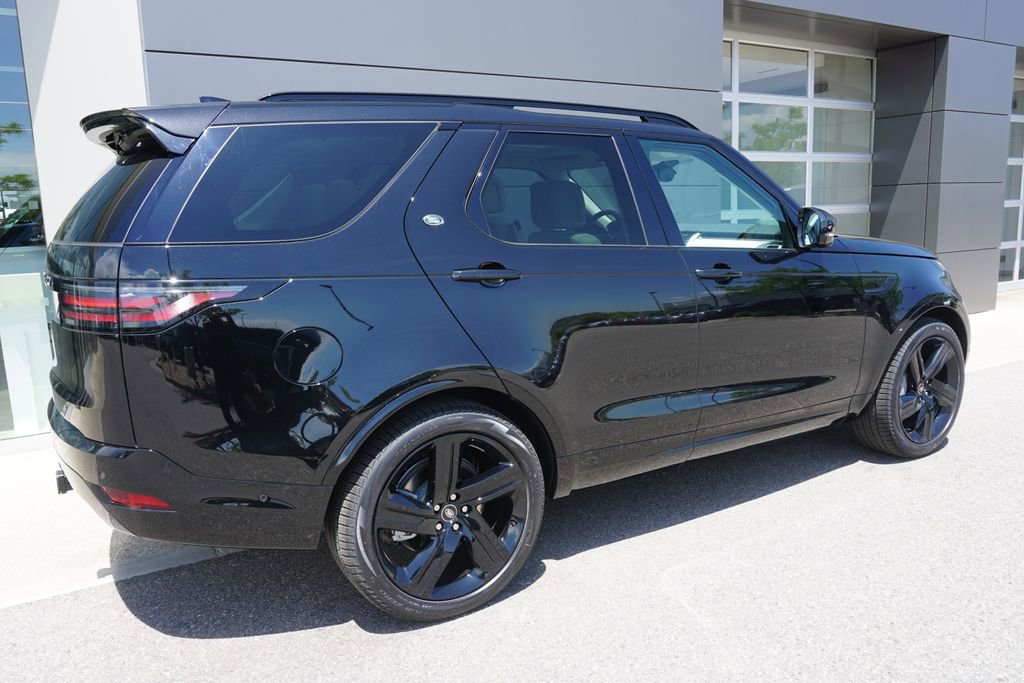 New 2025 Land Rover Discovery Dynamic SE image 4