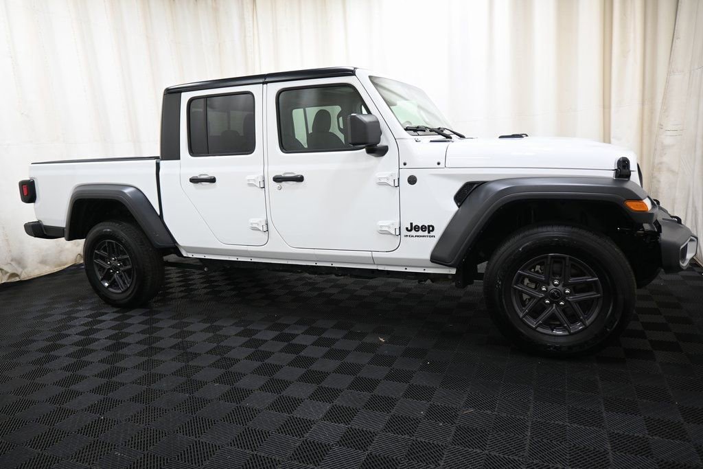 Used 2025 Jeep Gladiator Sport image 6