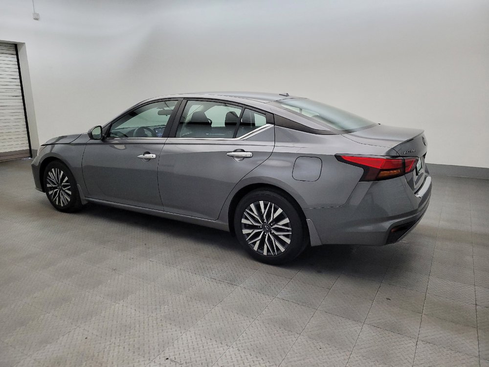 Used 2023 Nissan Altima 2.5 SV FWD image 3