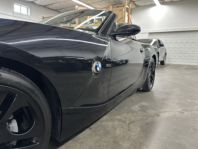 Used 2005 BMW Z4 3.0i RWD image 38