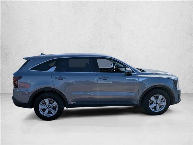 Used 2025 Kia Sorento LX FWD image 4