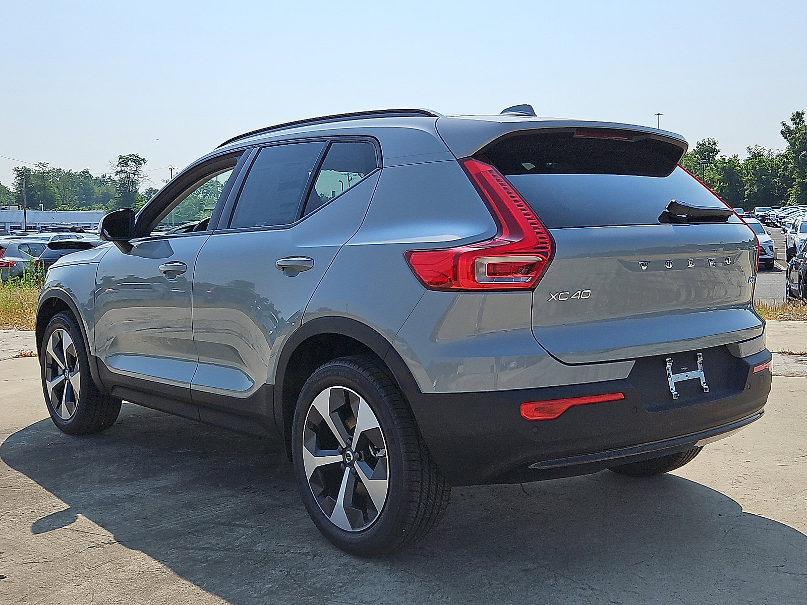 New 2026 Volvo XC40 B5 Core w/ Protection Package Premier AWD/4WD image 4