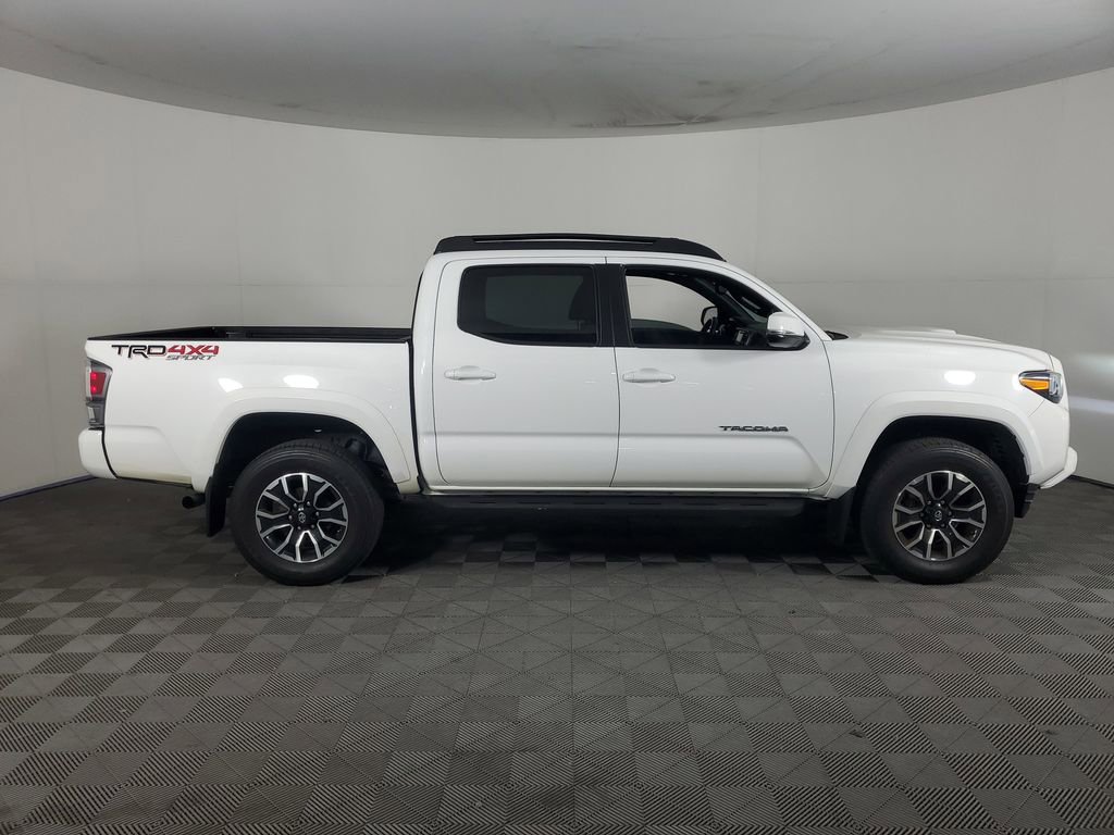 Used 2016 Toyota Tacoma TRD Sport AWD/4WD image 3