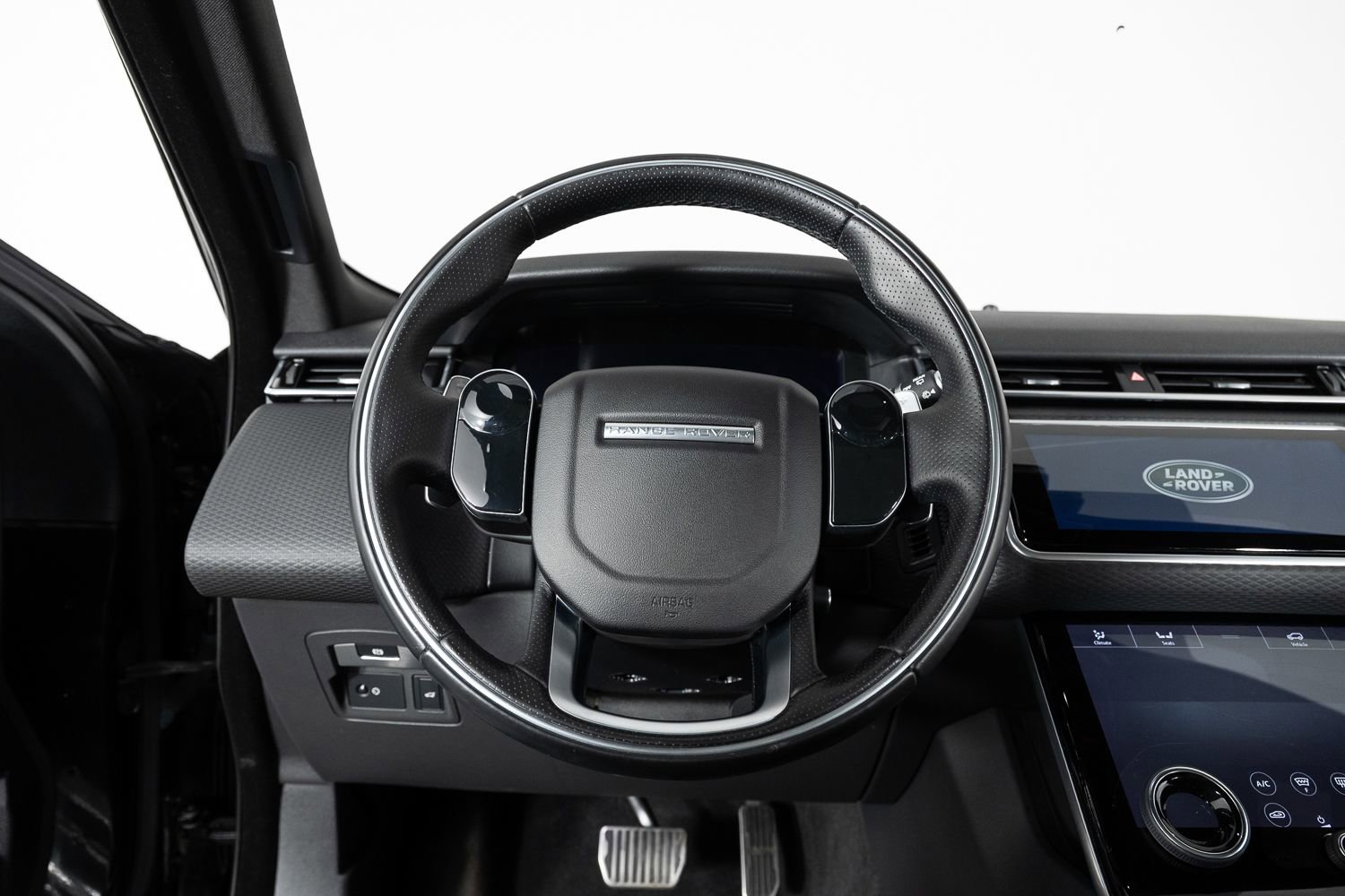Used 2018 Land Rover Range Rover Velar R-Dynamic SE image 30
