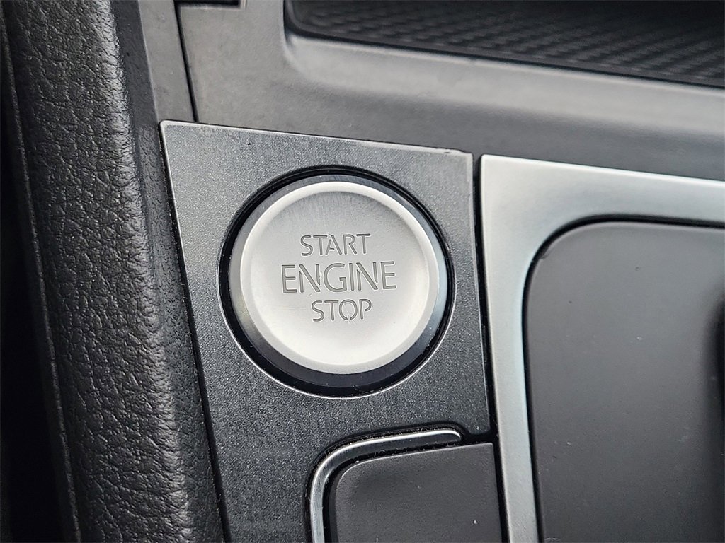 Used 2018 Volkswagen Golf SE image 32