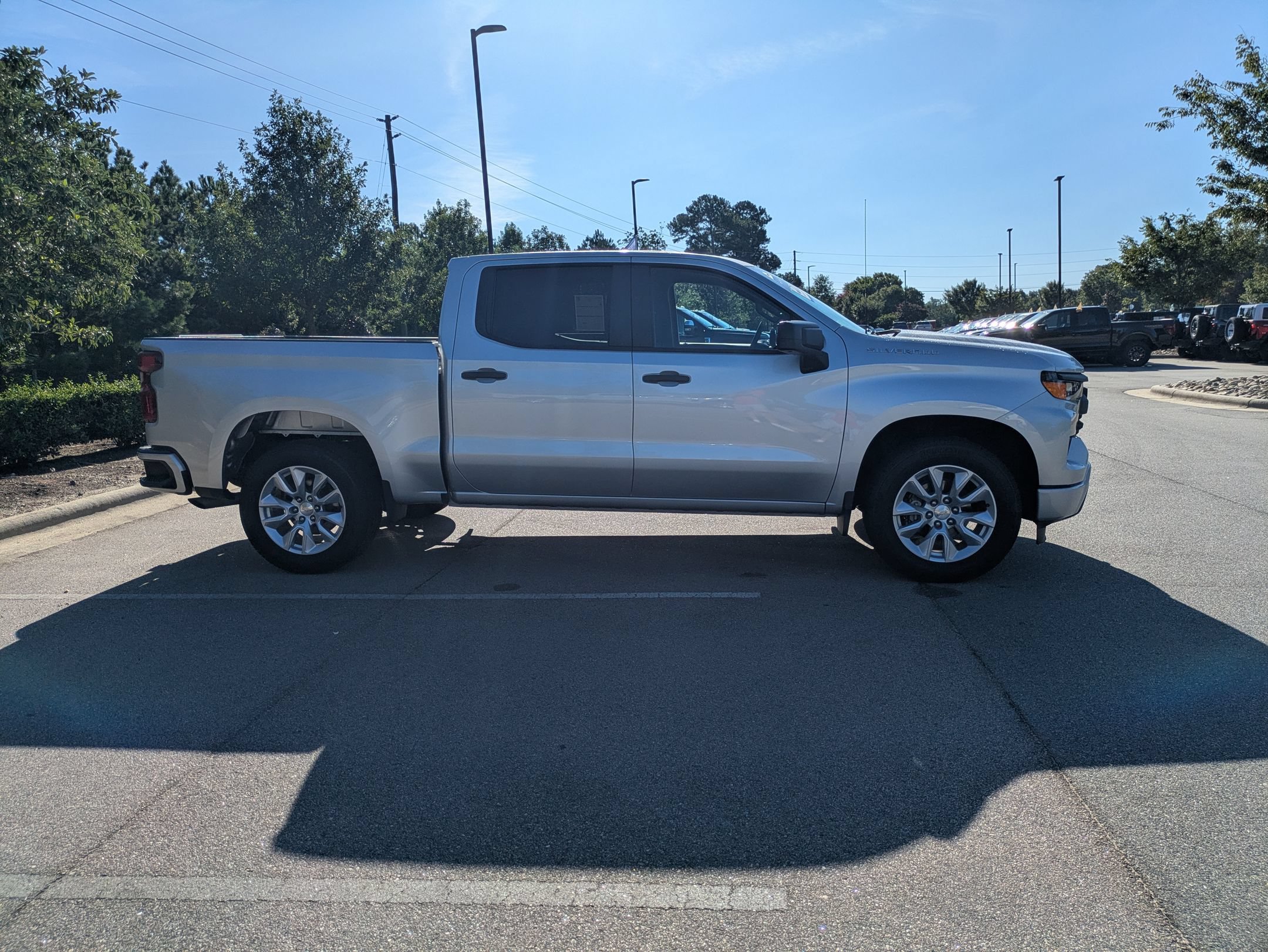 Used 2022 Chevrolet Silverado 1500 Custom RWD image 3