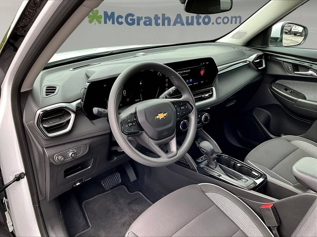 Used 2025 Chevrolet TrailBlazer LT FWD image 18