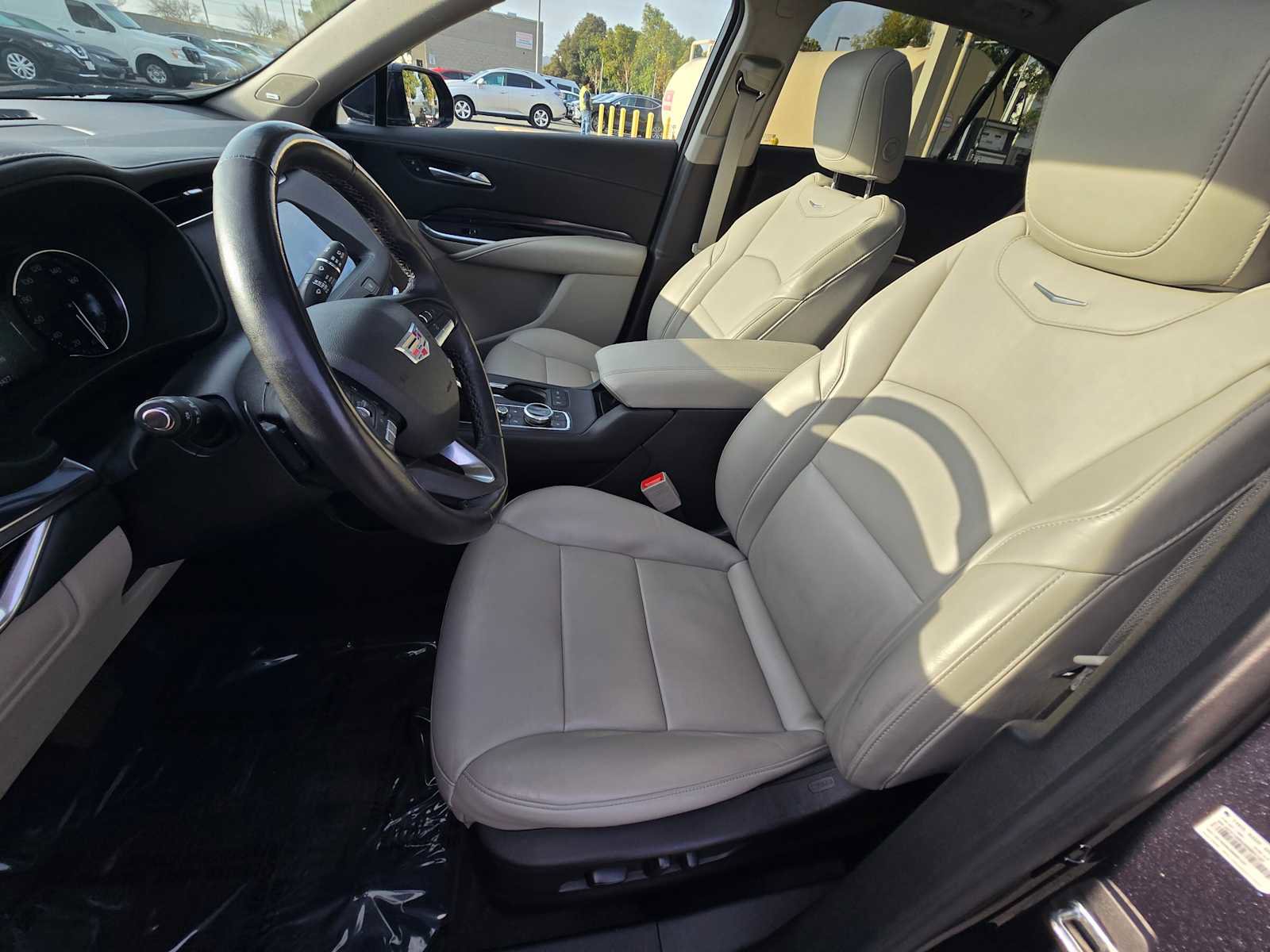 Used 2022 Cadillac XT4 Luxury w/ Cold Weather Package image 24