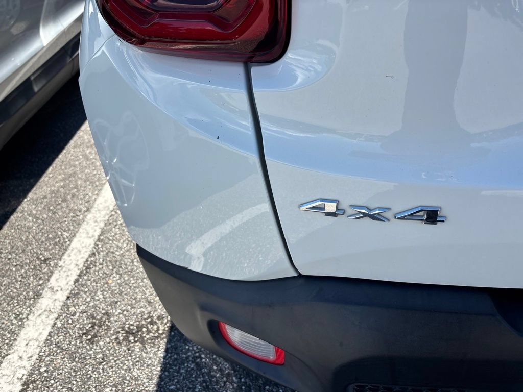 Used 2019 Jeep Renegade Latitude w/ Cold Weather Group AWD/4WD image 9