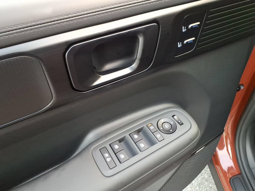 Used 2024 Hyundai Santa Fe Calligraphy AWD/4WD image 17