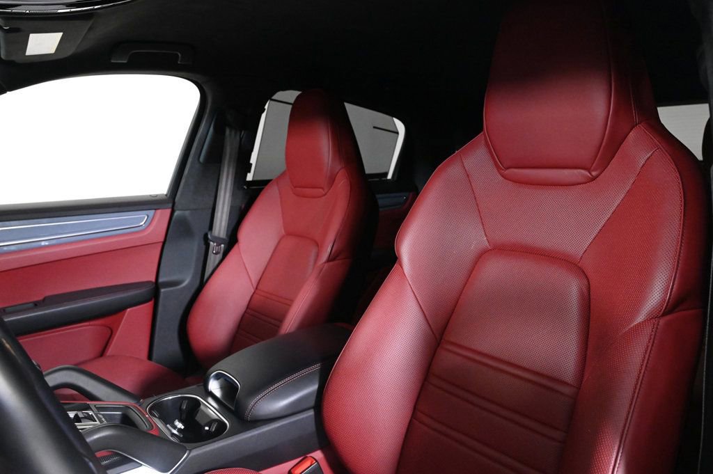 Certified 2023 Porsche Cayenne Turbo GT image 5
