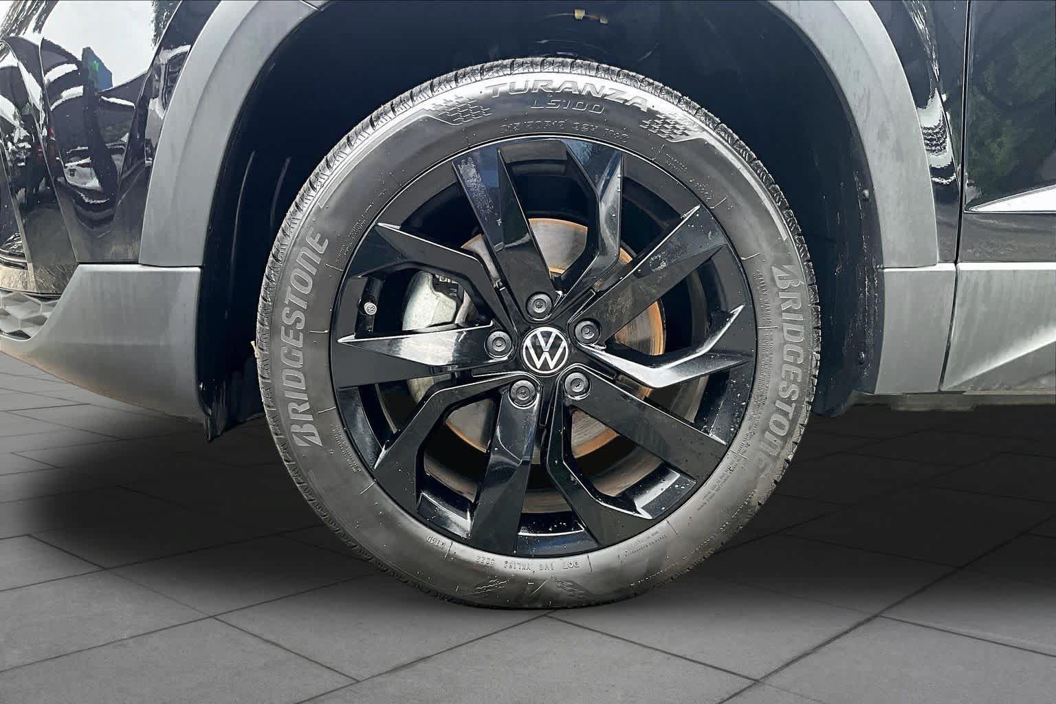 Used 2023 Volkswagen Taos SE FWD image 11