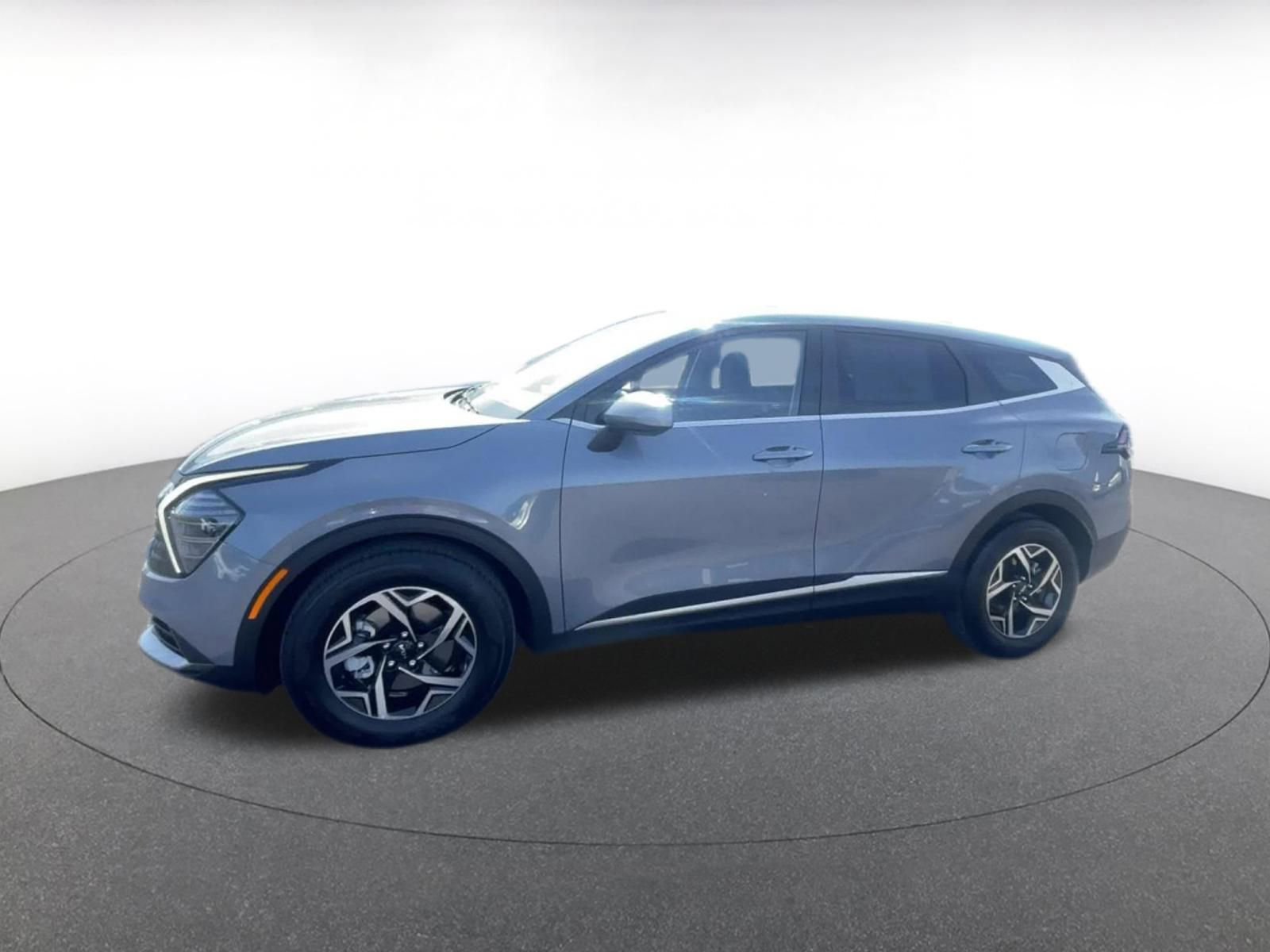 Used 2025 Kia Sportage LX image 8