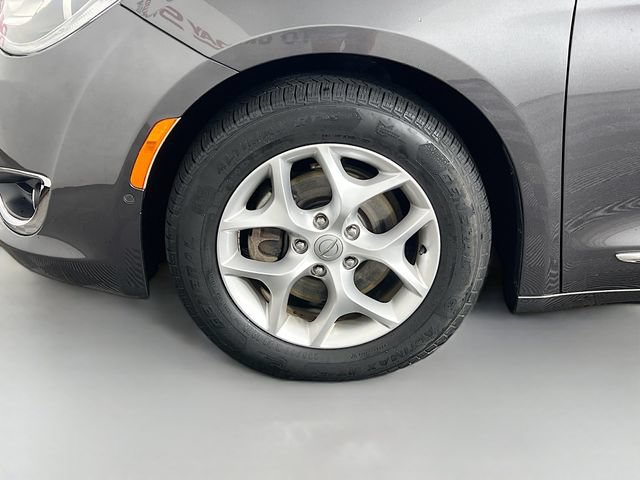Used 2019 Chrysler Pacifica Touring-L Plus w/ Advanced Safetytec Group FWD image 30