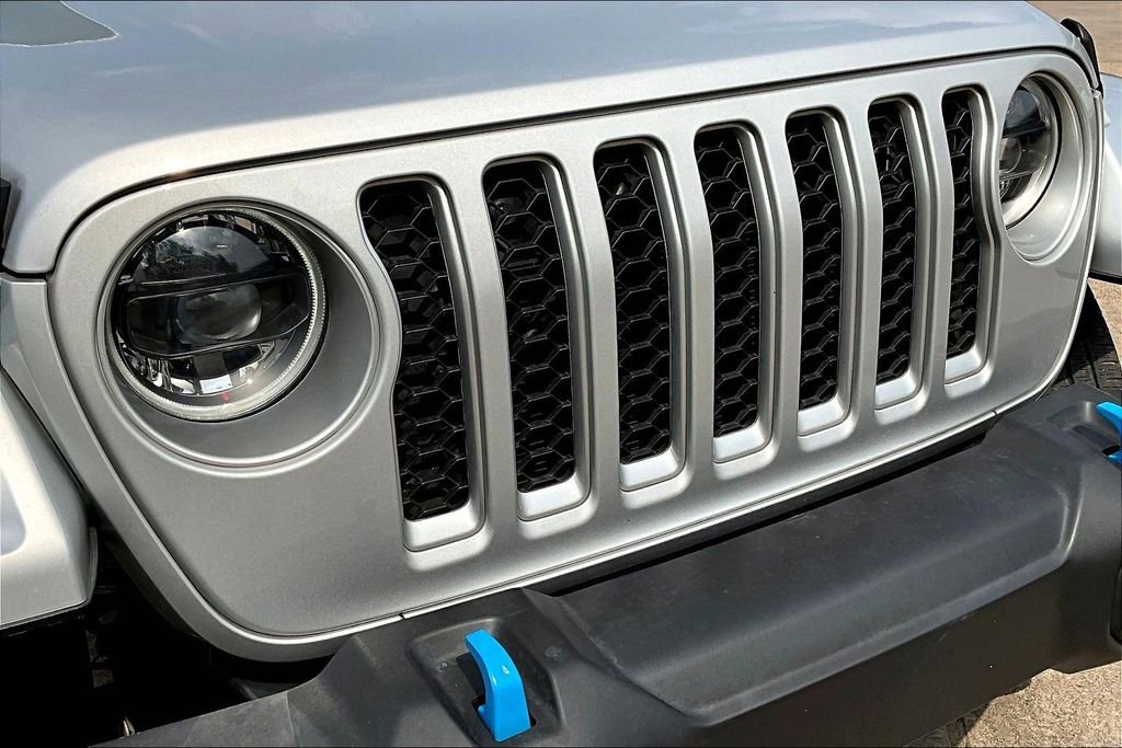 Used 2023 Jeep Wrangler Unlimited Sahara w/ Cold Weather Group AWD/4WD image 32
