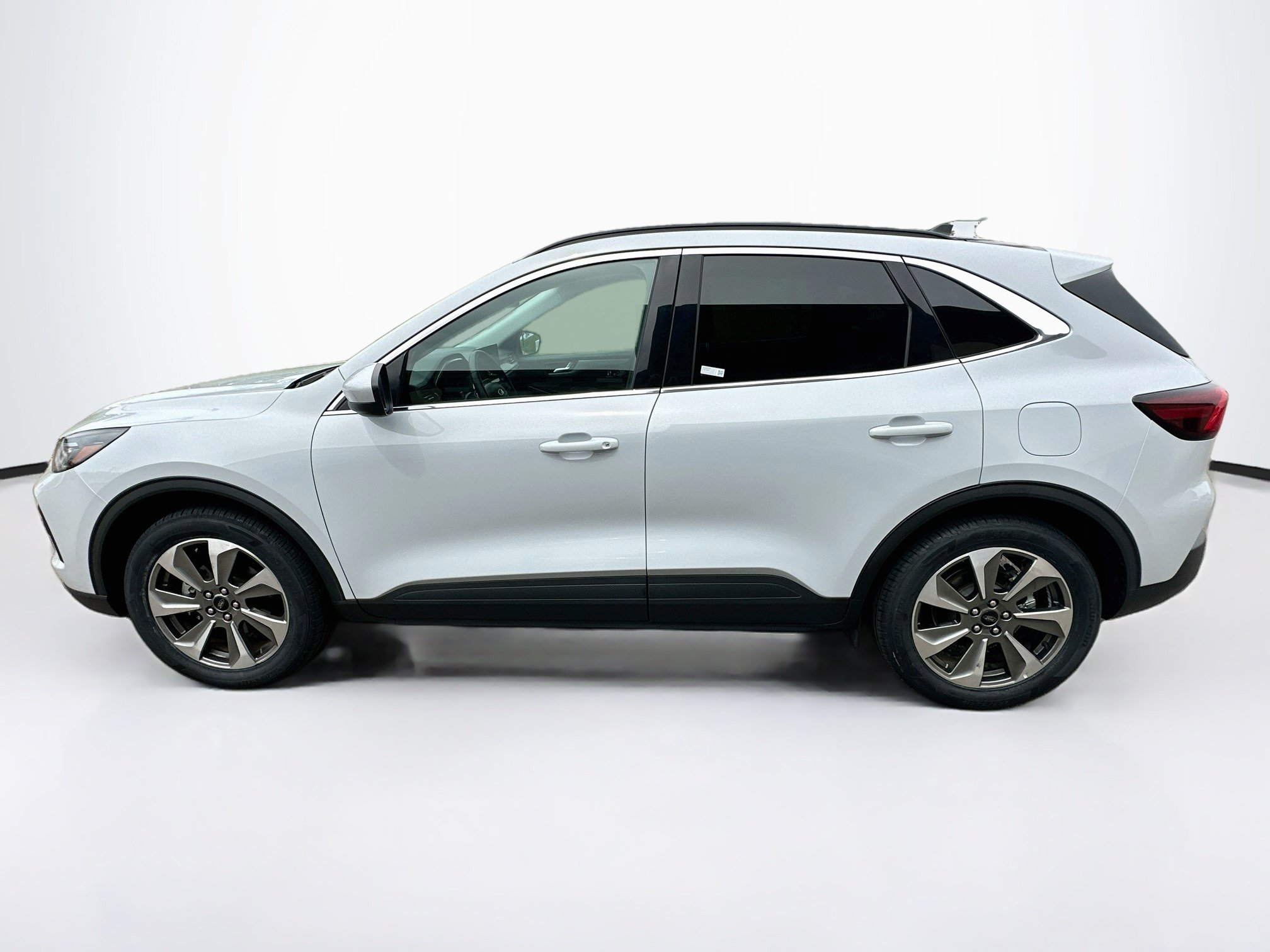 Used 2025 Ford Escape Platinum AWD/4WD image 4