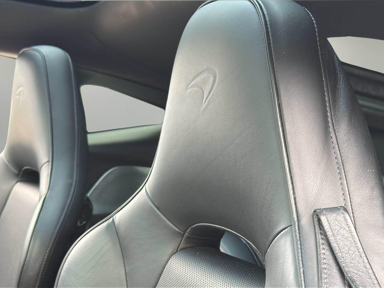 Used 2020 McLaren GT RWD image 11
