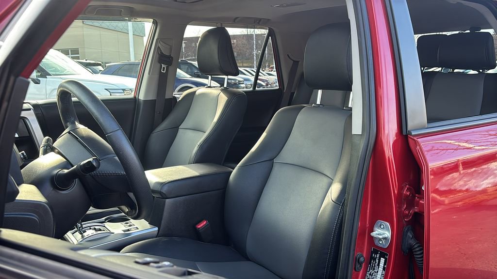 Used 2020 Toyota 4Runner SR5 Premium w/ Moonroof Package image 10