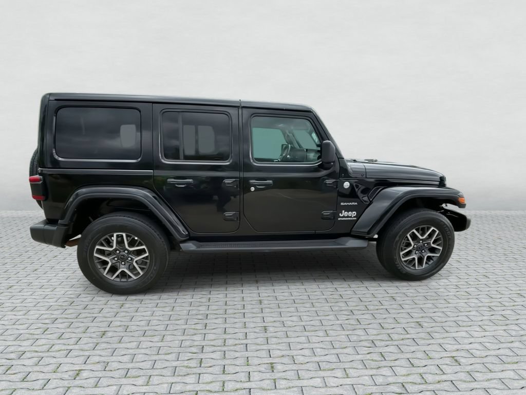 Used 2024 Jeep Wrangler Unlimited Sahara AWD/4WD image 9